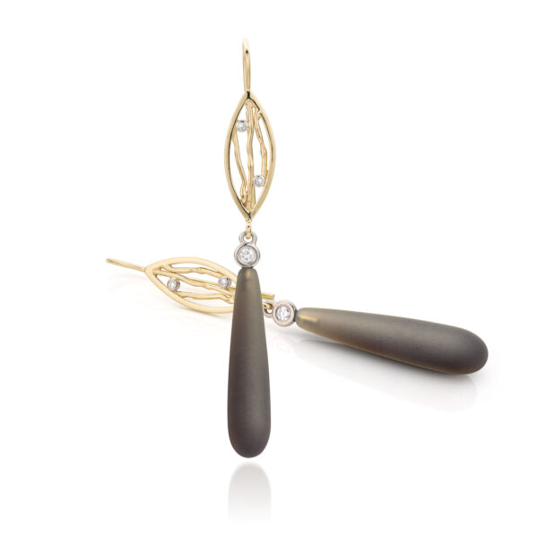 Geelgouden oorbellen met diamant en iced rookkwarts