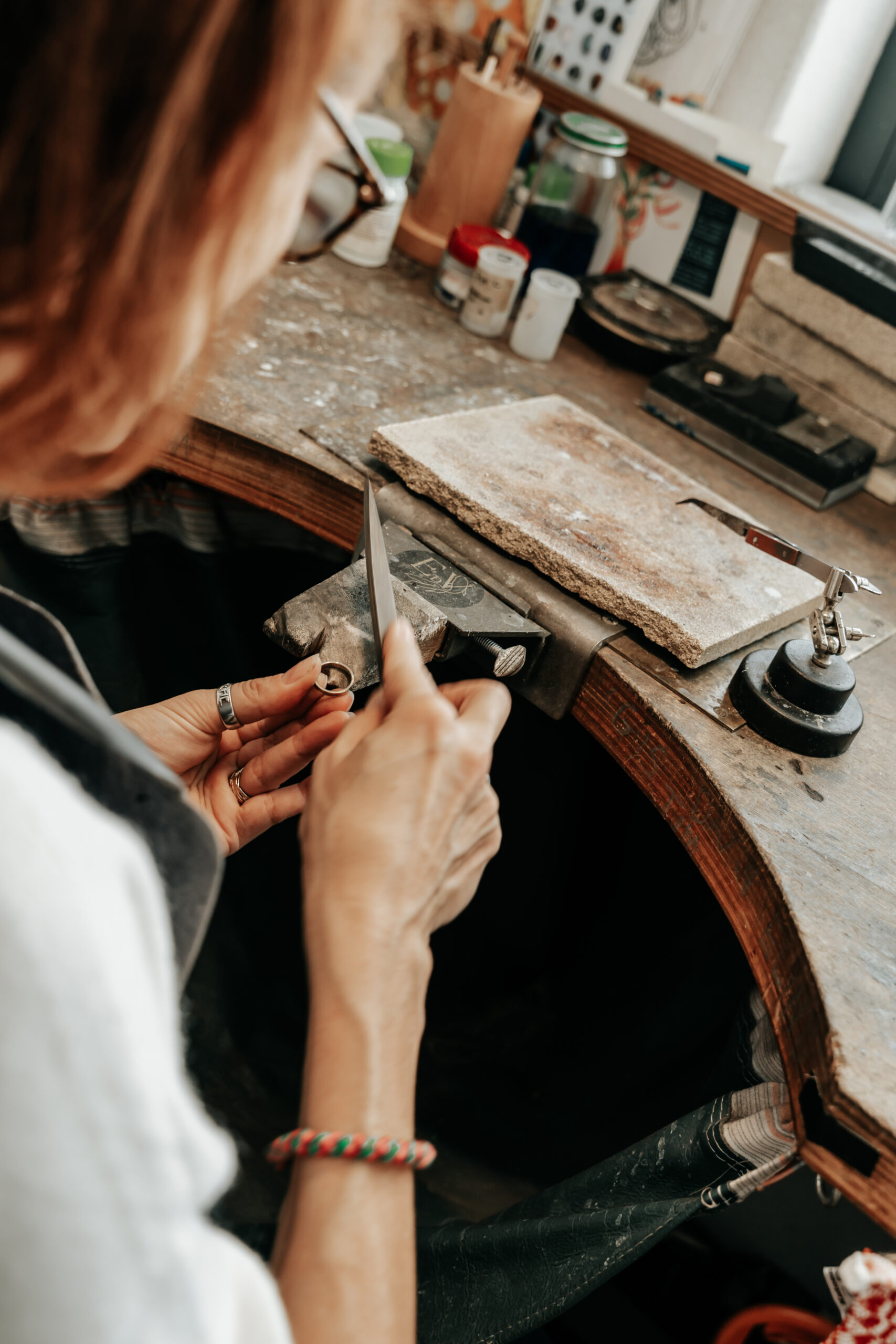 Alle sieraden worden met de hand gemaakt in4 mijn eigen atelier. Home