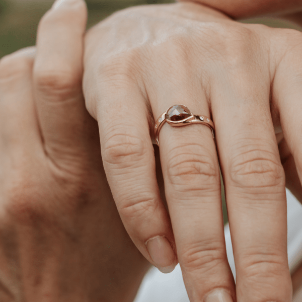 Gouden ring met bruine en witte diamanten - Afbeelding 2