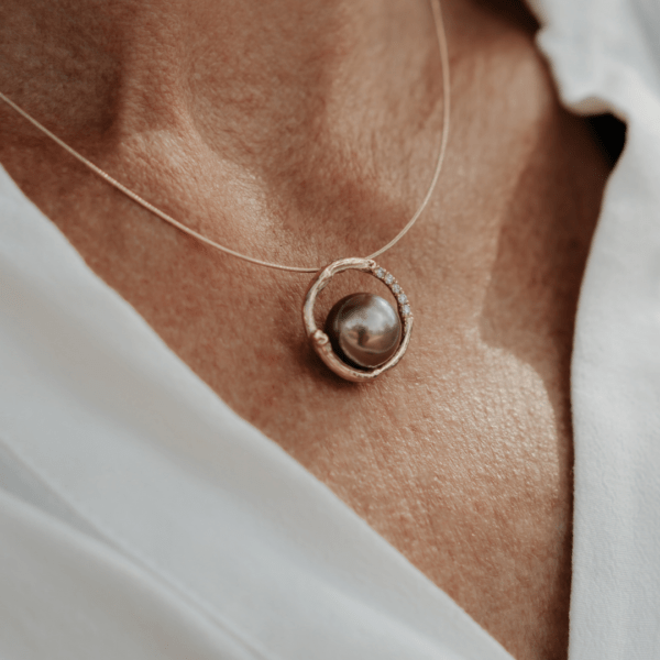 Geelgouden collier met diamanten en parel - Afbeelding 2