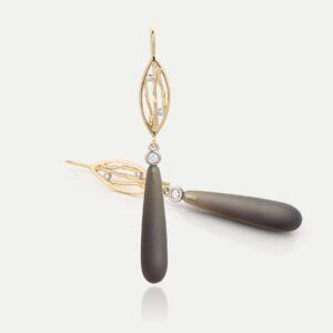 Geelgouden oorbellen met diamant en iced rookkwarts