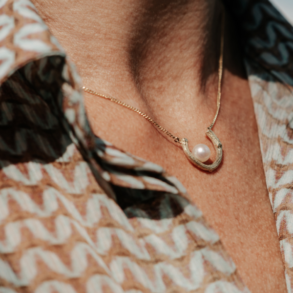 Geelgouden collier met hoefijzer en parel - Afbeelding 3