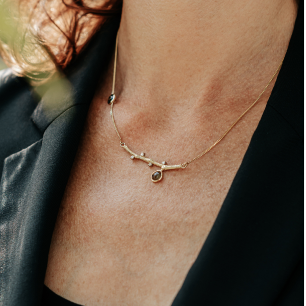 14 kt collier met gouden takje en toermalijn - Afbeelding 2