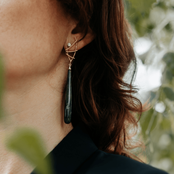 18 kt oorhangers met 2 x 0,15 ct diamant en een prachtige lange mosagaten - Afbeelding 2