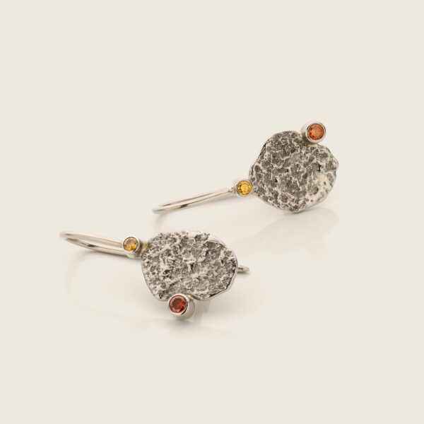Witgouden oorbellen met cognac kleurige diamanten